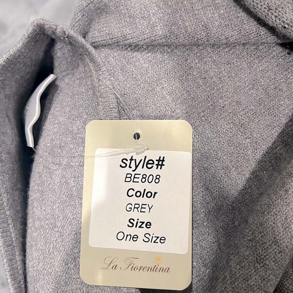 NWT Grey La Fiorentina one size fits most Poncho - Picture 3 of 7